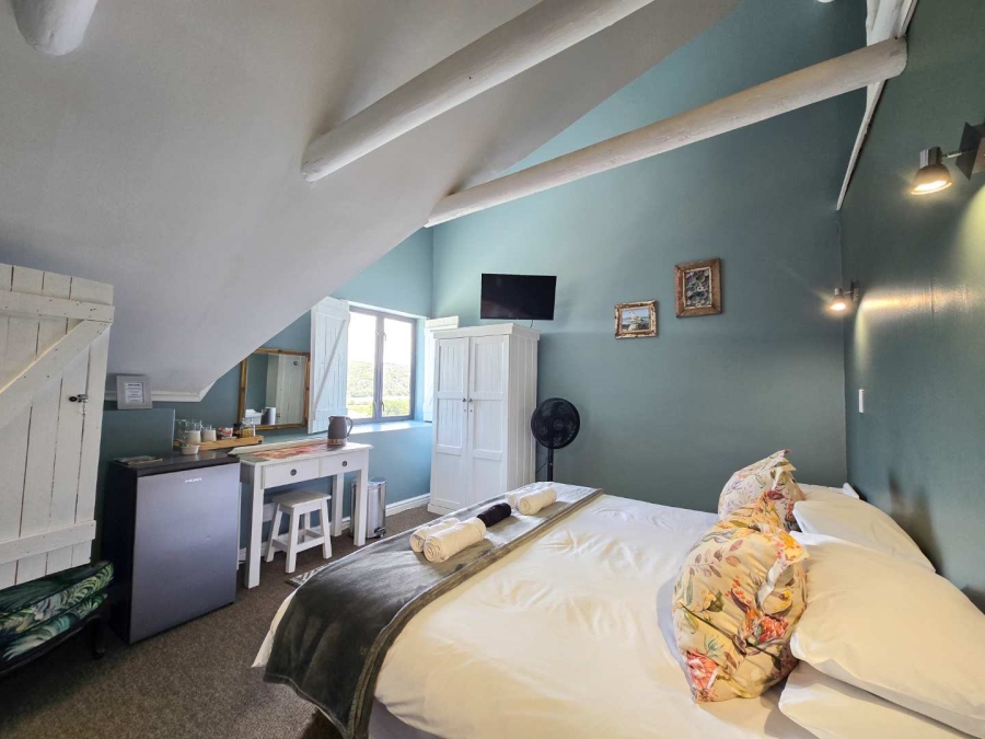 8 Bedroom Property for Sale in Stilbaai Oos Western Cape